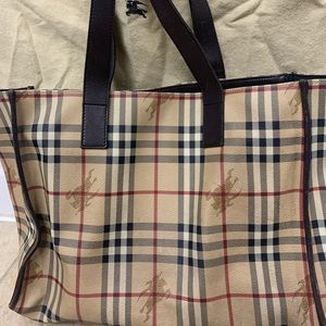 Burberry authentic tote nova check
